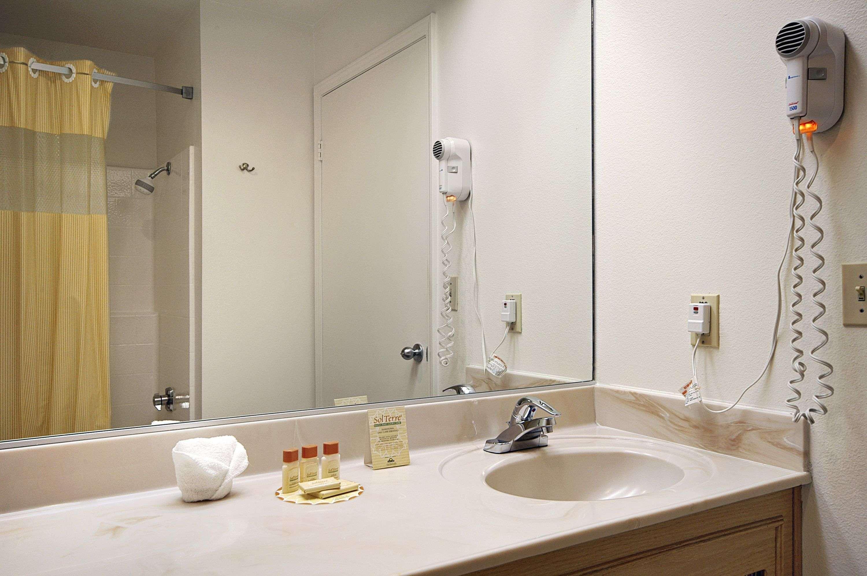 Days Inn By Wyndham Riverside Tyler Mall Номер фото