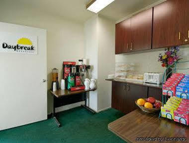 Days Inn By Wyndham Riverside Tyler Mall Экстерьер фото